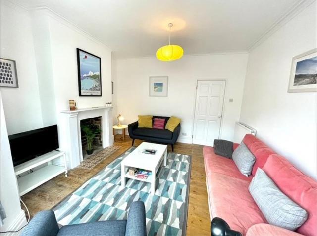 *Family Home In Mumbles. Close To The Beach* Kültér fotó