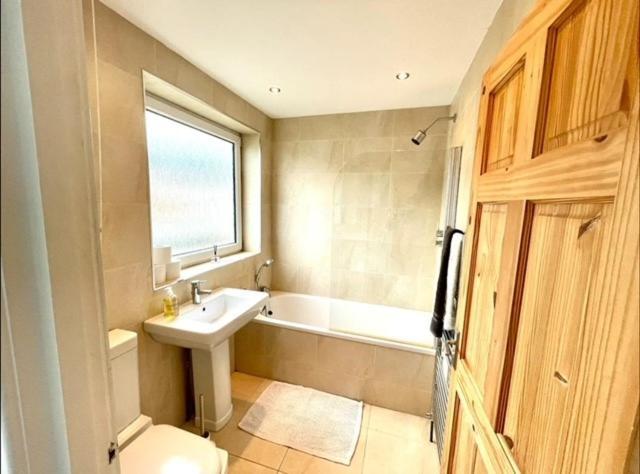 *Family Home In Mumbles. Close To The Beach* Kültér fotó
